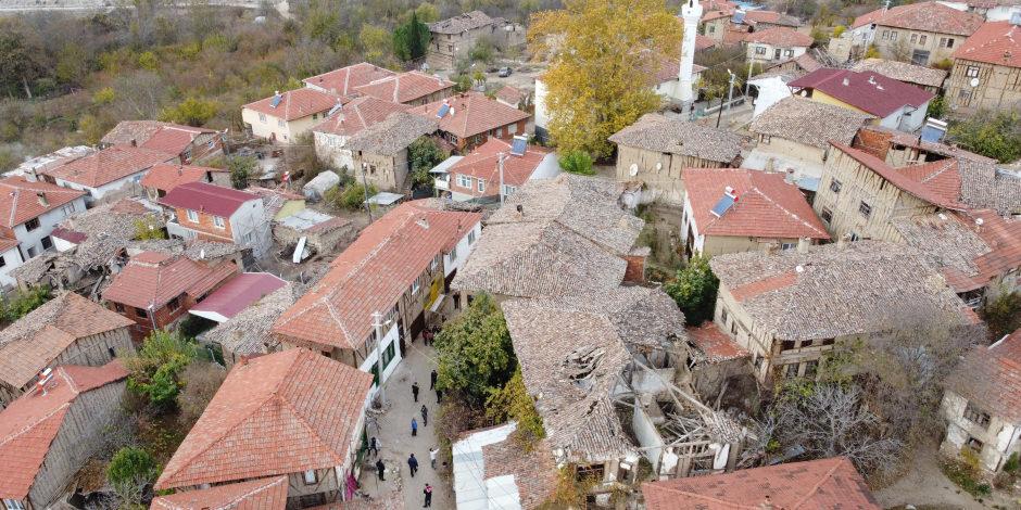 Bilecik'te asırlık evleri rengarenk boyanan köy turizme kazandırılacak