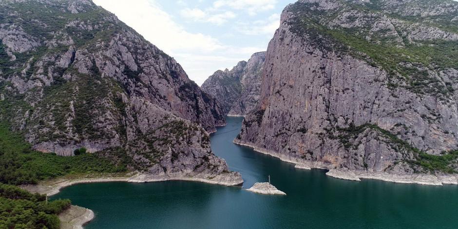 Doğa harikası Şahinkaya Kanyonu 4 mevsim cezbediyor