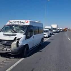 Kayseri'de tırdan dökülen malzeme nedeniyle zincirlemeye kaza: 11 yaralı