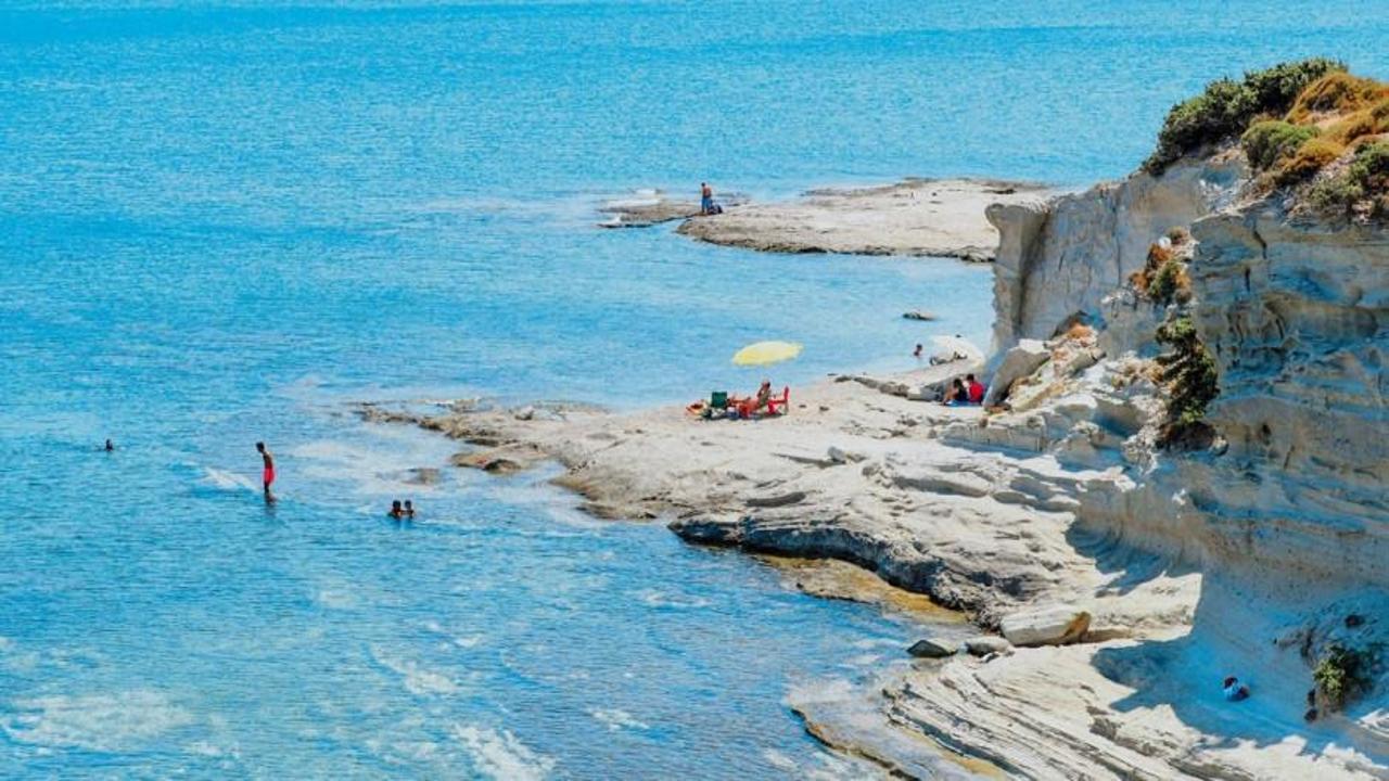 Mavi ve yeşil uyumunun adresi: Çeşme'deki koylar