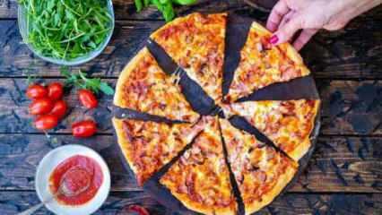 Mayasız pizza hamuru nasıl yapılır? Sadece 15 dakikada pizza hamurunuz hazır!